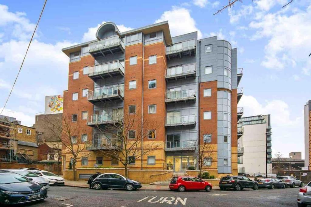 Cozy Modern Apartment In Croydon Central Exterior photo